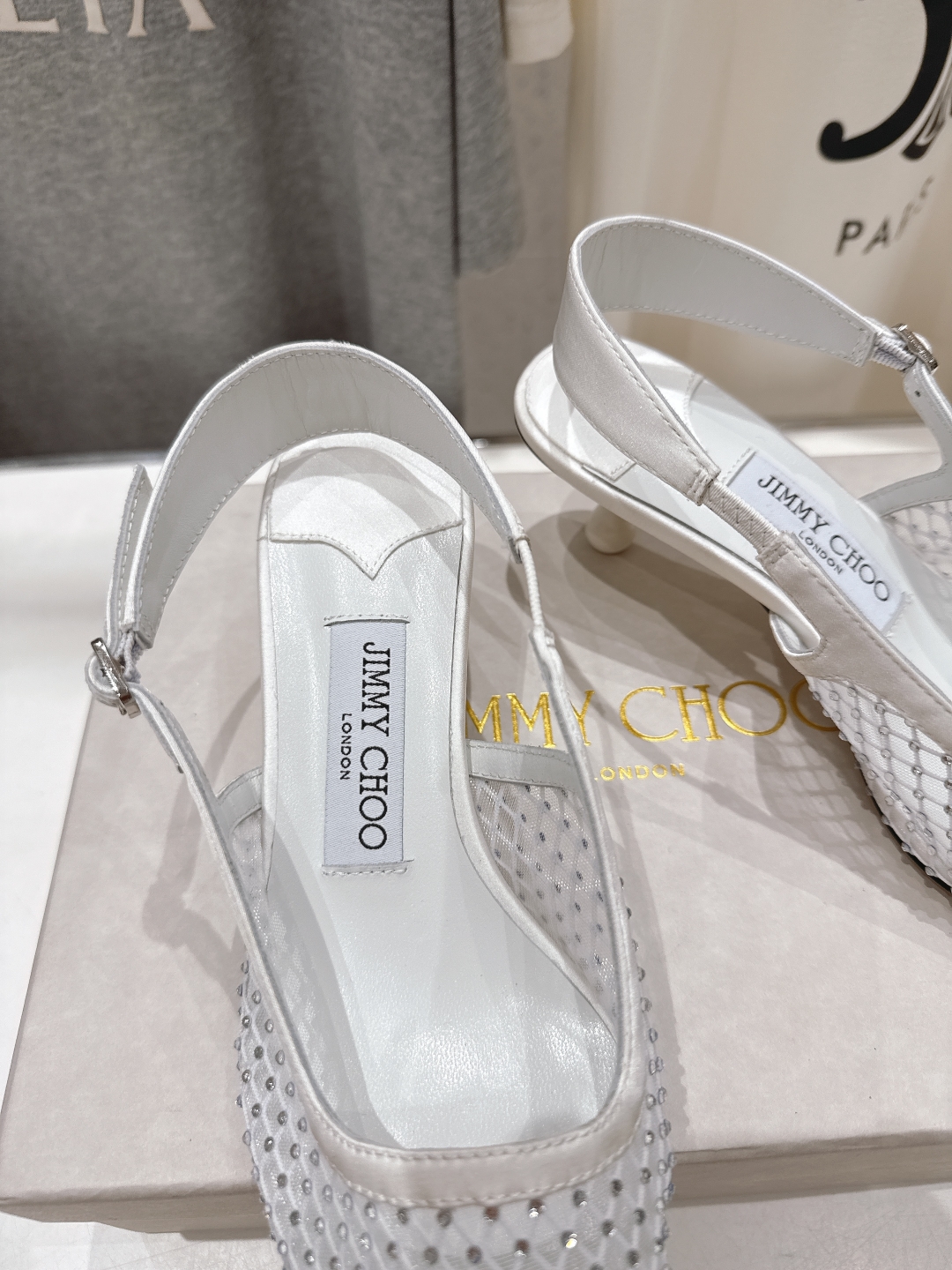 高版本出厂
  JIMMY CHOO*｜JC/吉米周2025ss新款简约尖头网钻高跟鞋凉鞋

原版套楦，
