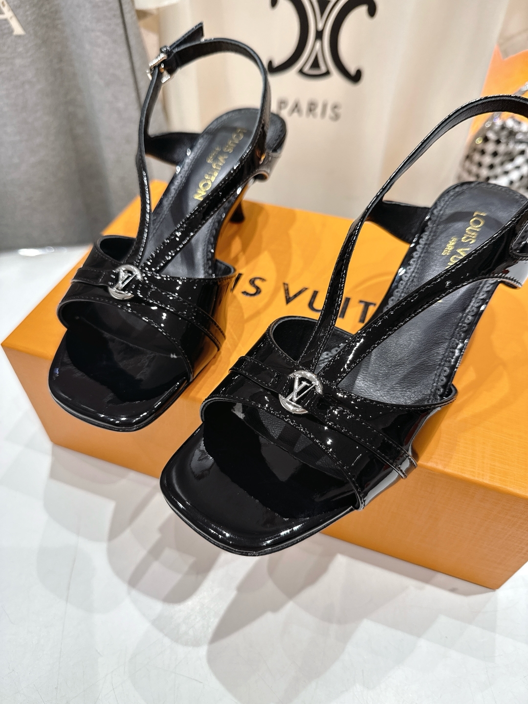 高版本出厂
  Louis Vuitton ss25 new arrival LV驴牌春夏系列新款高跟鞋