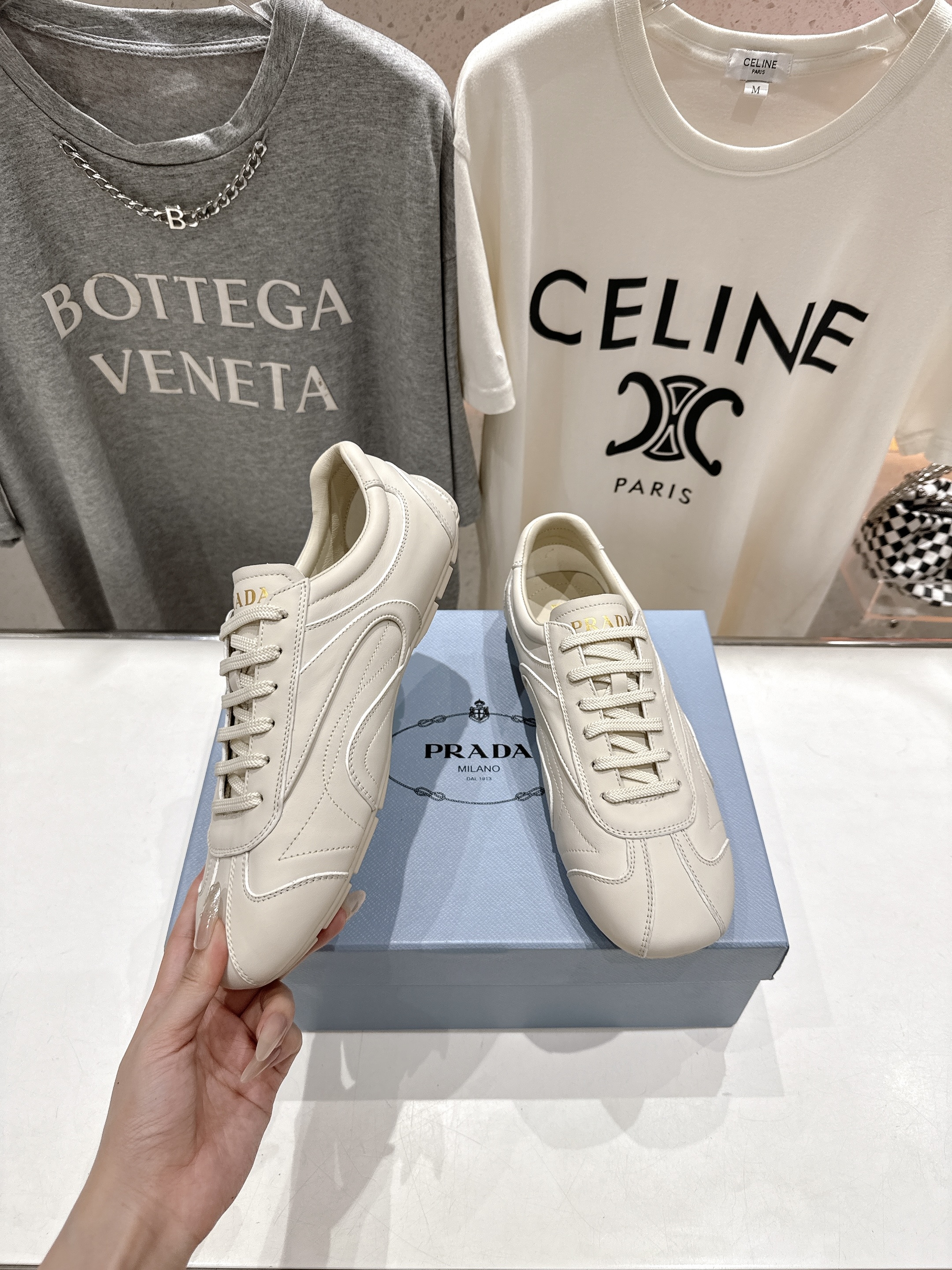 高版本出厂   男码+10 情侣款
  Prada*普拉达P家25ssfw～new新款绑带情侣款休闲鞋，