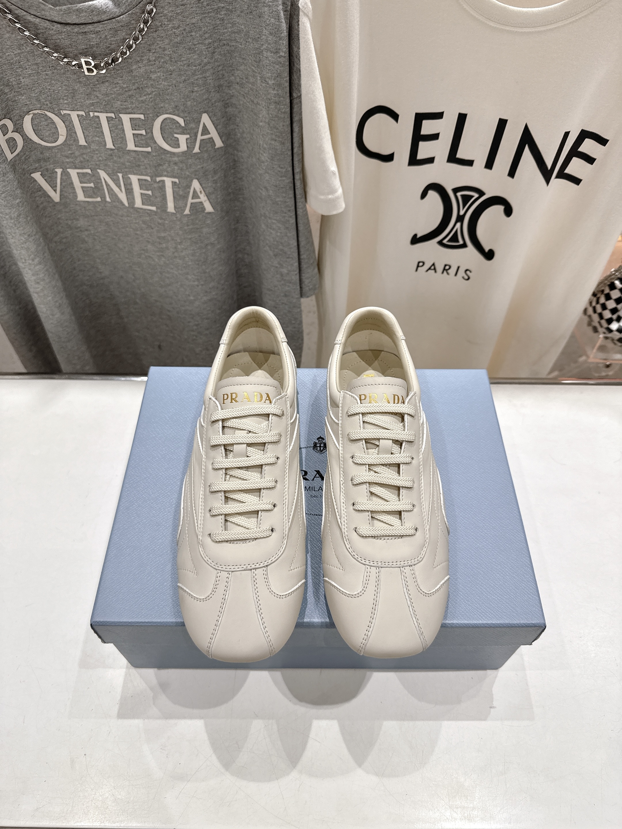 高版本出厂   男码+10 情侣款
  Prada*普拉达P家25ssfw～new新款绑带情侣款休闲鞋，
