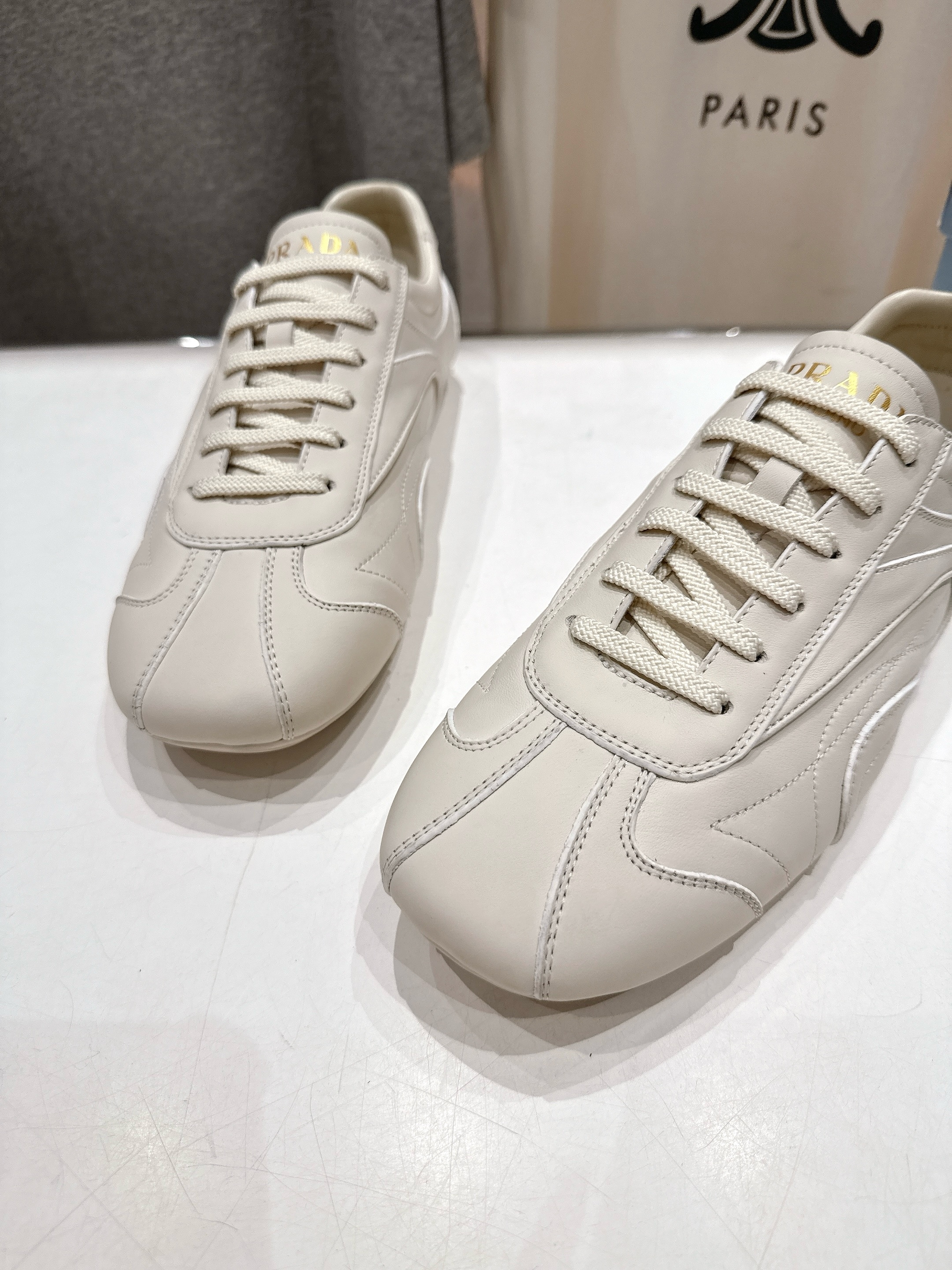 高版本出厂   男码+10 情侣款
  Prada*普拉达P家25ssfw～new新款绑带情侣款休闲鞋，