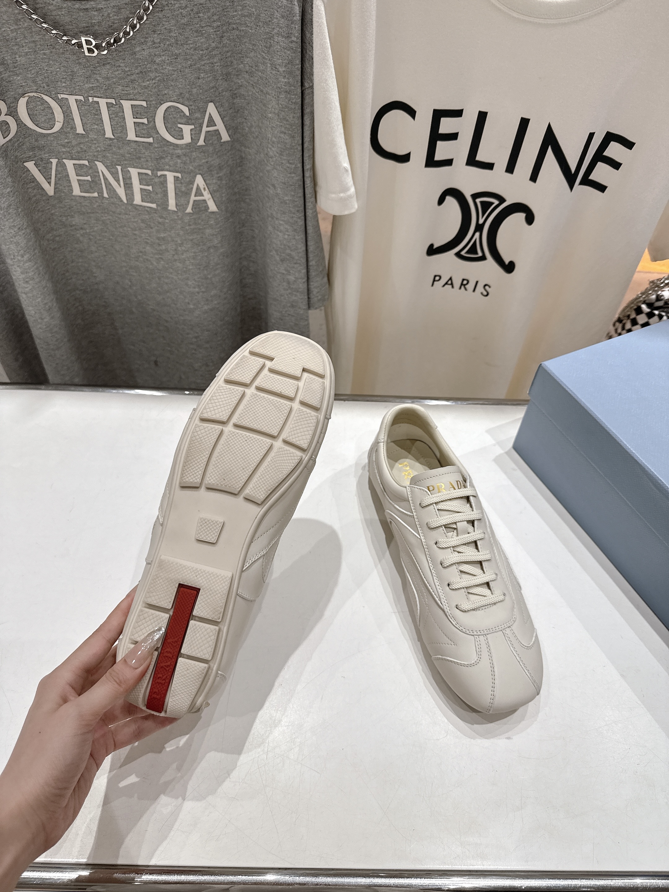 高版本出厂   男码+10 情侣款
  Prada*普拉达P家25ssfw～new新款绑带情侣款休闲鞋，