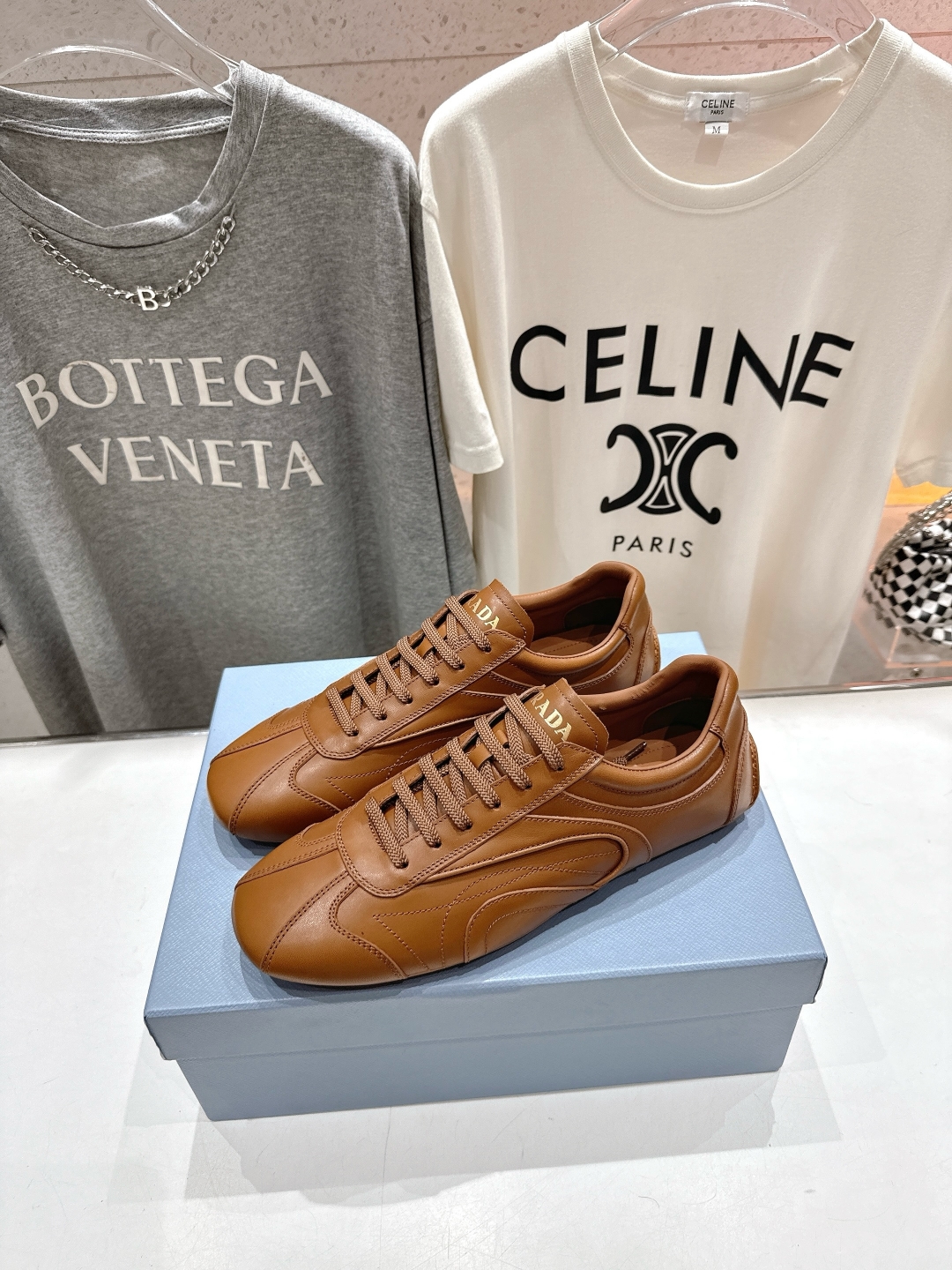 高版本出厂   男码+10 情侣款
  Prada*普拉达P家25ssfw～new新款绑带情侣款休闲鞋，