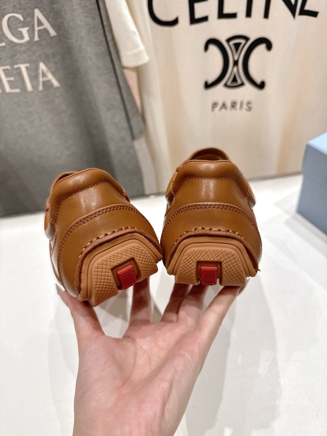 高版本出厂   男码+10 情侣款
  Prada*普拉达P家25ssfw～new新款绑带情侣款休闲鞋，