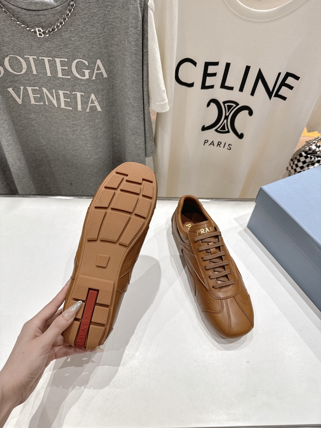 高版本出厂   男码+10 情侣款
  Prada*普拉达P家25ssfw～new新款绑带情侣款休闲鞋，