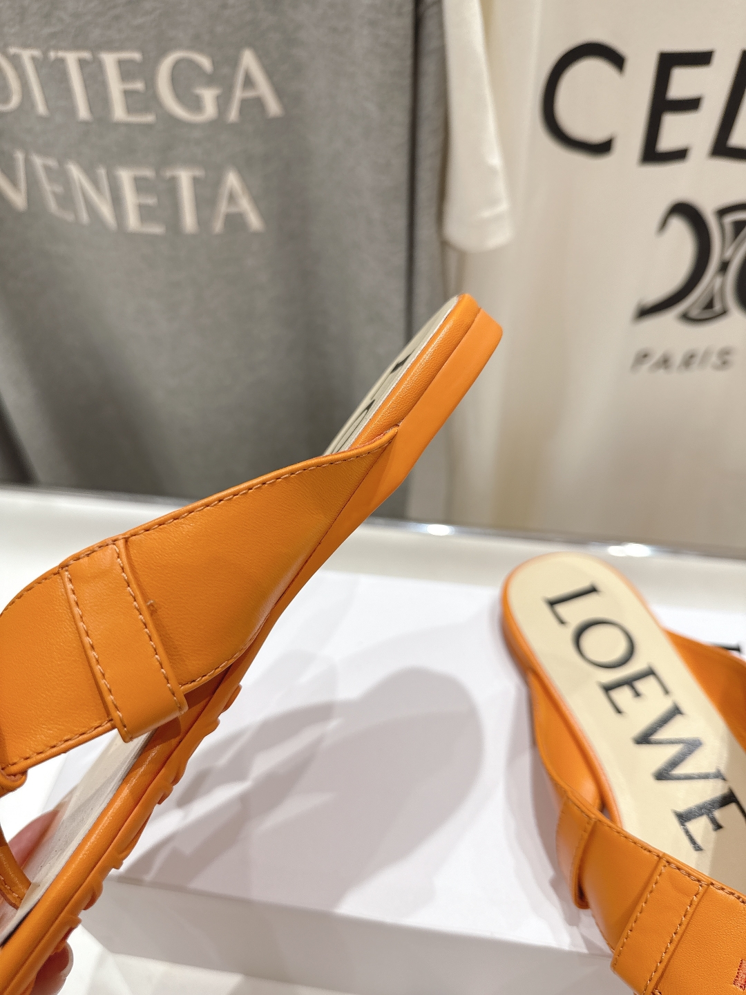 高版本出厂
  LOEWE/罗意威2025/ss新品平底人字拖沙滩夹脚拖鞋～小红书、外网火爆款

最近大