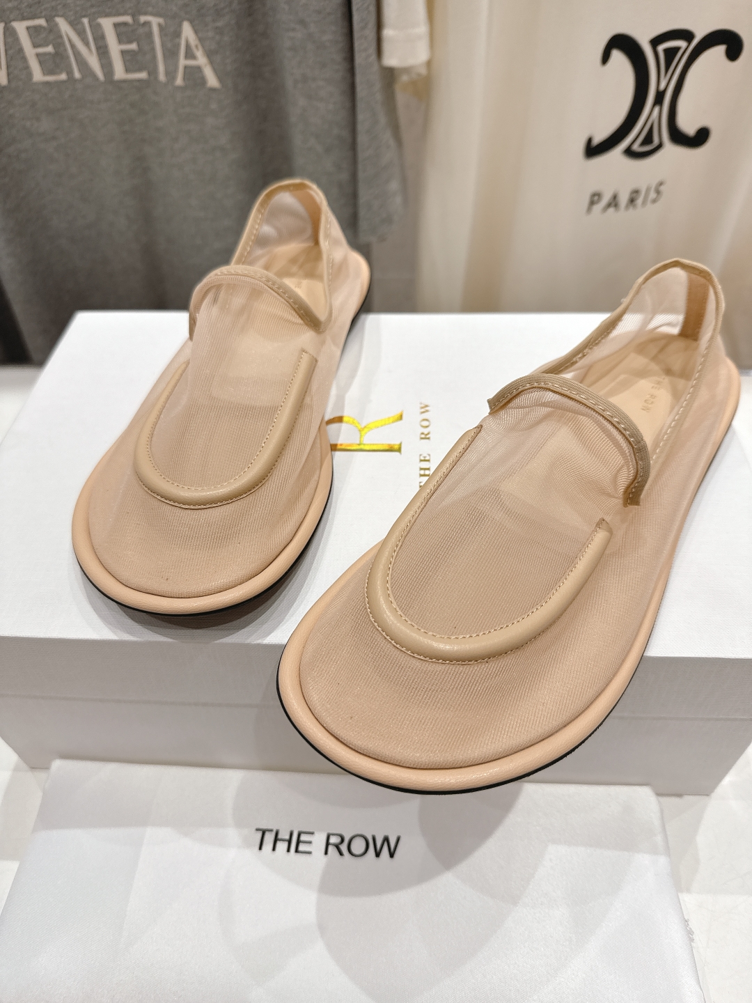 高版本出厂
  the row 2025ss夏季爆款平底网纱乐福鞋单鞋
非常舒服的平底鞋，极简设计理念，