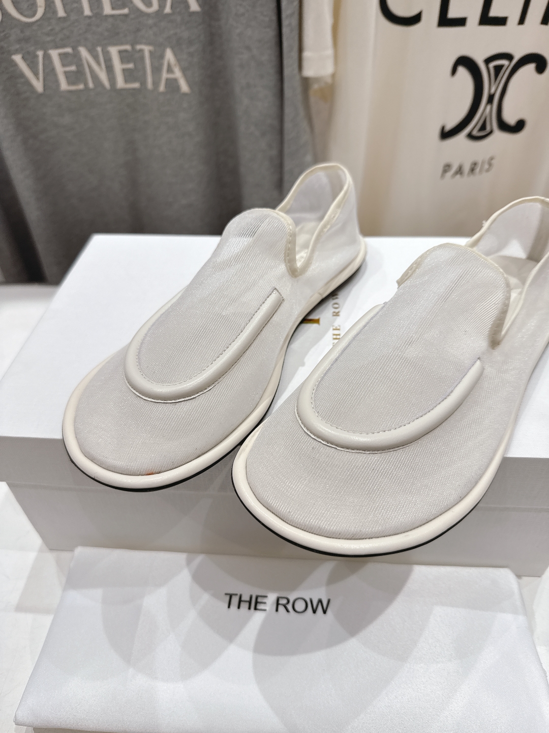高版本出厂💰280
  the row 2025ss夏季爆款平底网纱乐福鞋单鞋
非常舒服的平底鞋，极简设计理念，版型显瘦好穿颜值与实用性并存
✔鞋面：原版定制网纱面
✔垫脚：羊皮垫脚
✔大底：原版橡胶耐磨大底
✔码数：35-39 （40定做不退不换）