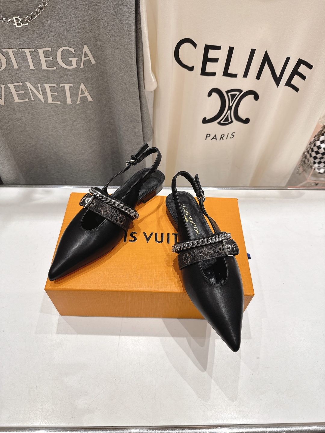 高版本出厂
  Louis Vuitton ss25 new arrival LV驴牌春夏系列新款尖头平