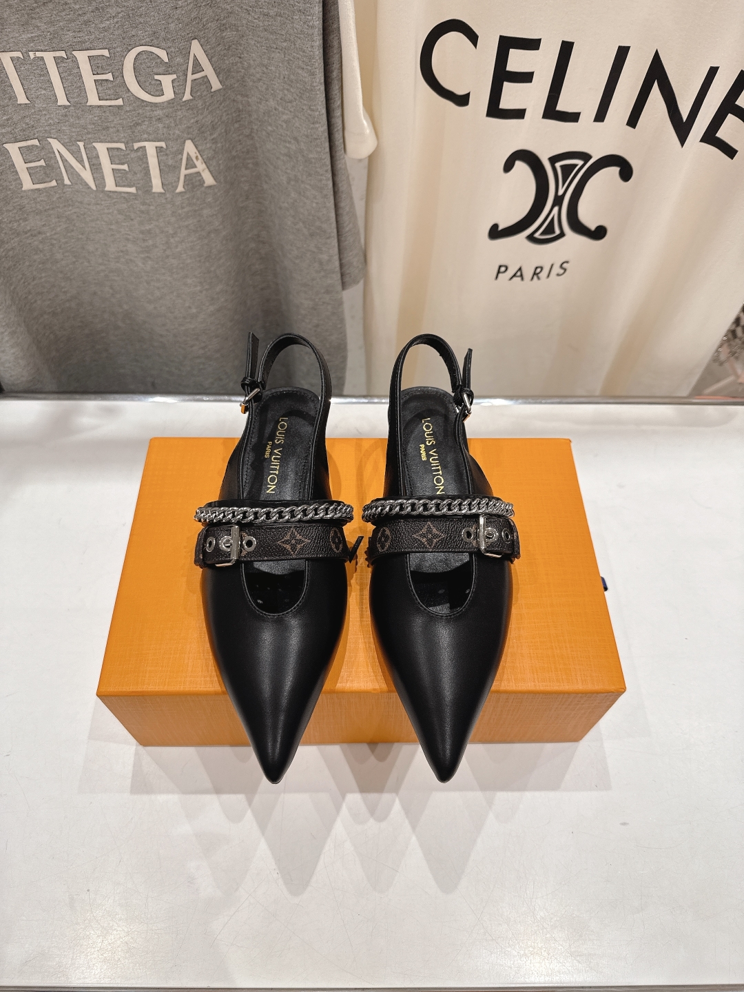 高版本出厂
  Louis Vuitton ss25 new arrival LV驴牌春夏系列新款尖头平
