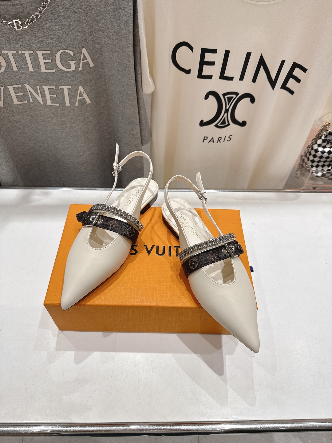 高版本出厂
  Louis Vuitton ss25 new arrival LV驴牌春夏系列新款尖头平