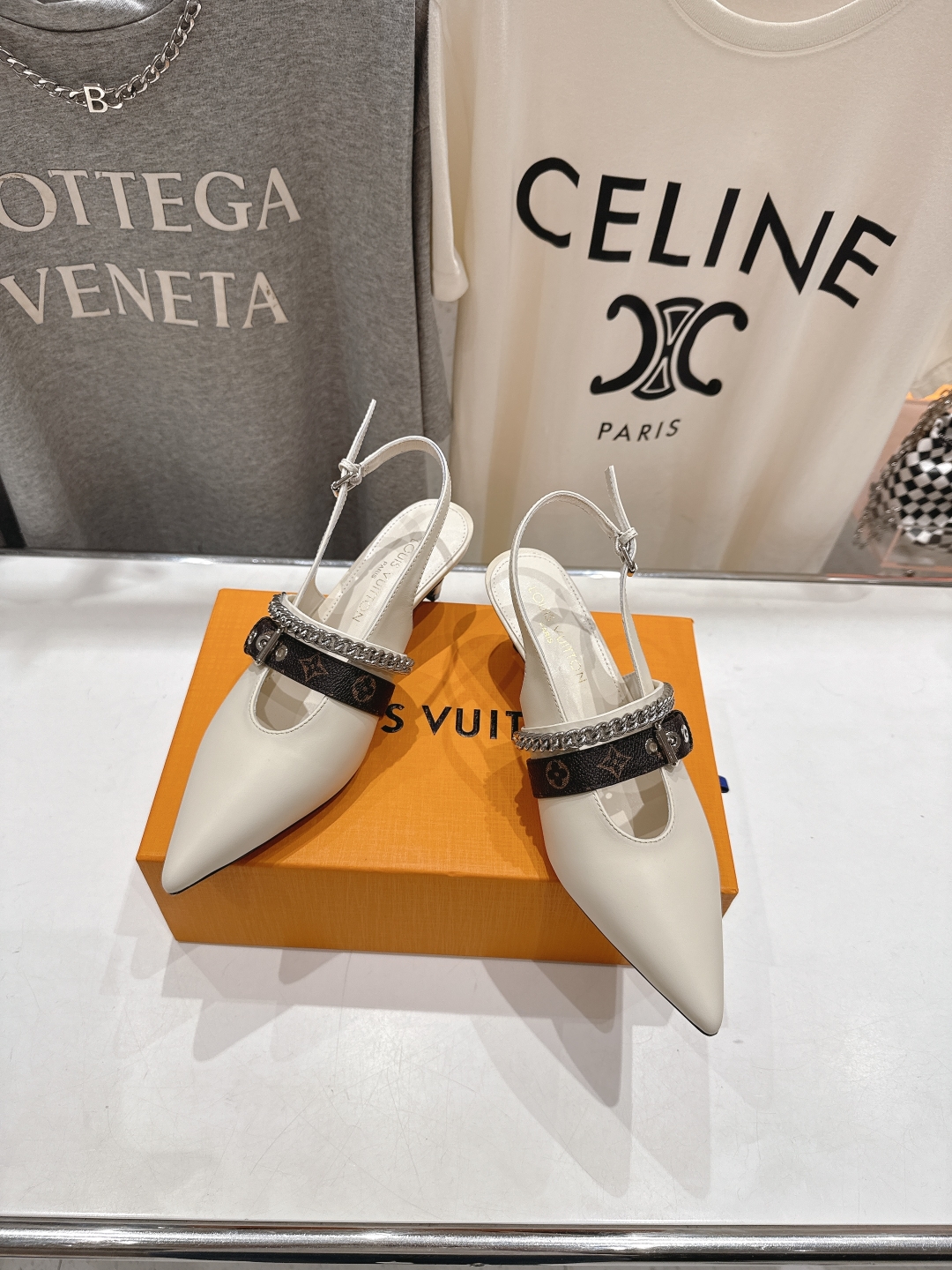 高版本出厂
  Louis Vuitton ss25 new arrival LV驴牌春夏系列新款尖头高