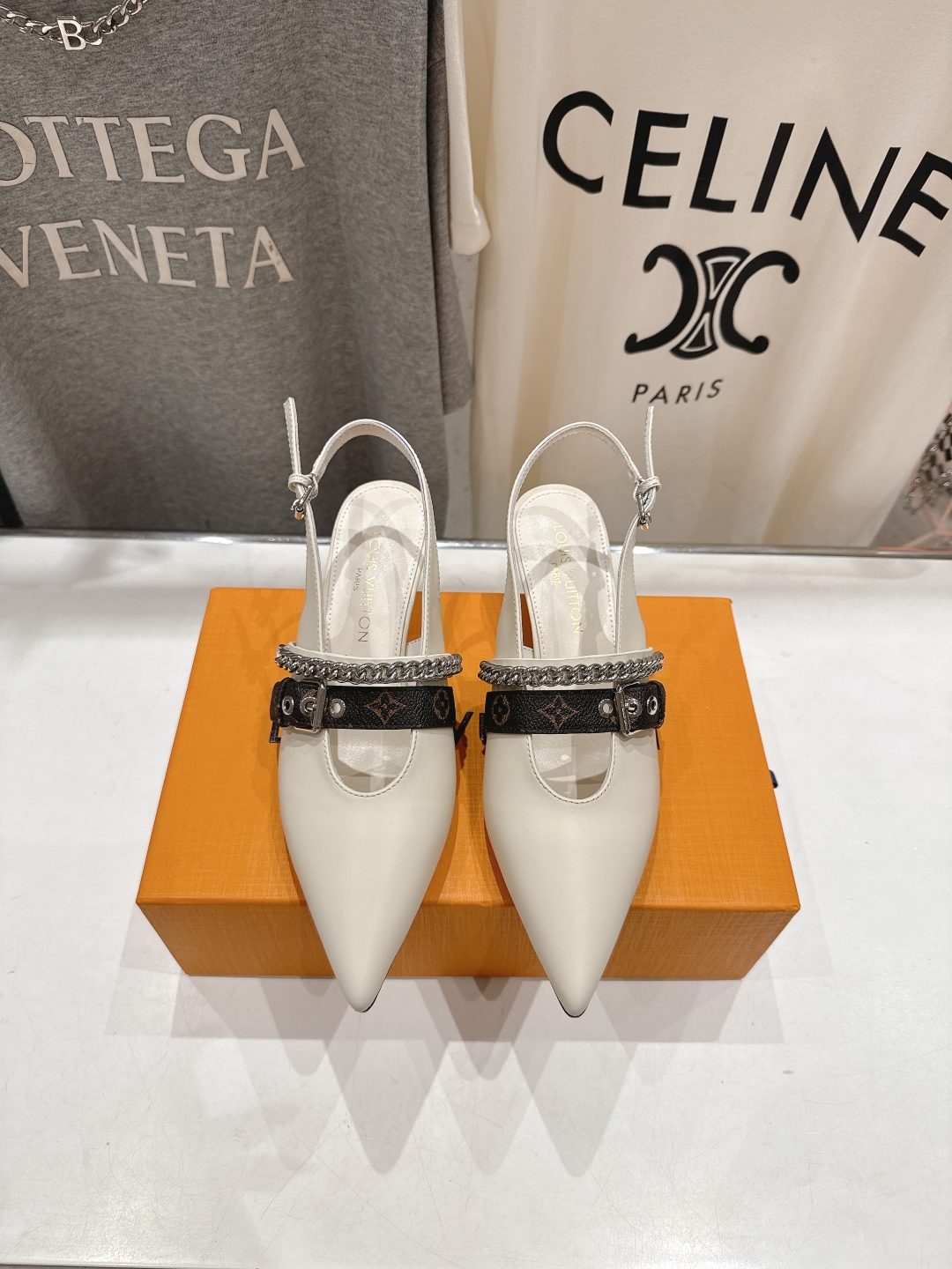 高版本出厂
  Louis Vuitton ss25 new arrival LV驴牌春夏系列新款尖头高