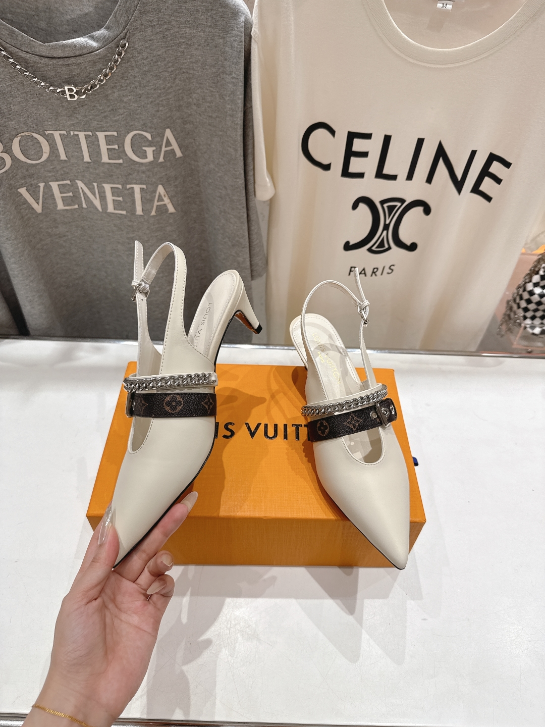 高版本出厂
  Louis Vuitton ss25 new arrival LV驴牌春夏系列新款尖头高