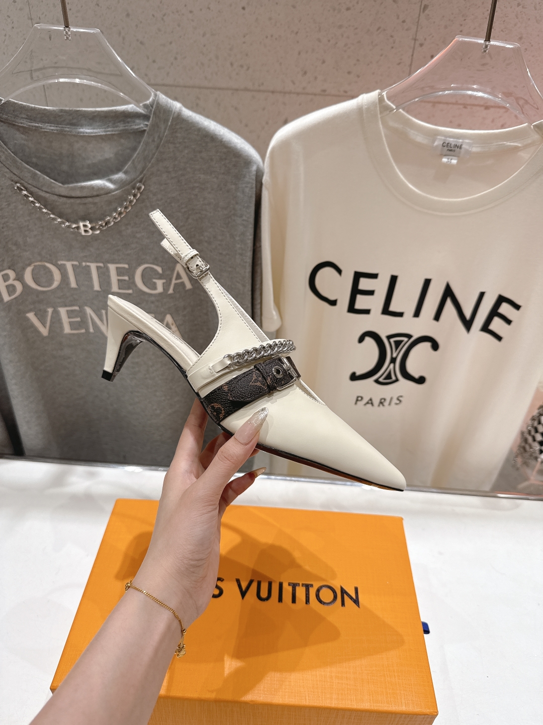 高版本出厂
  Louis Vuitton ss25 new arrival LV驴牌春夏系列新款尖头高