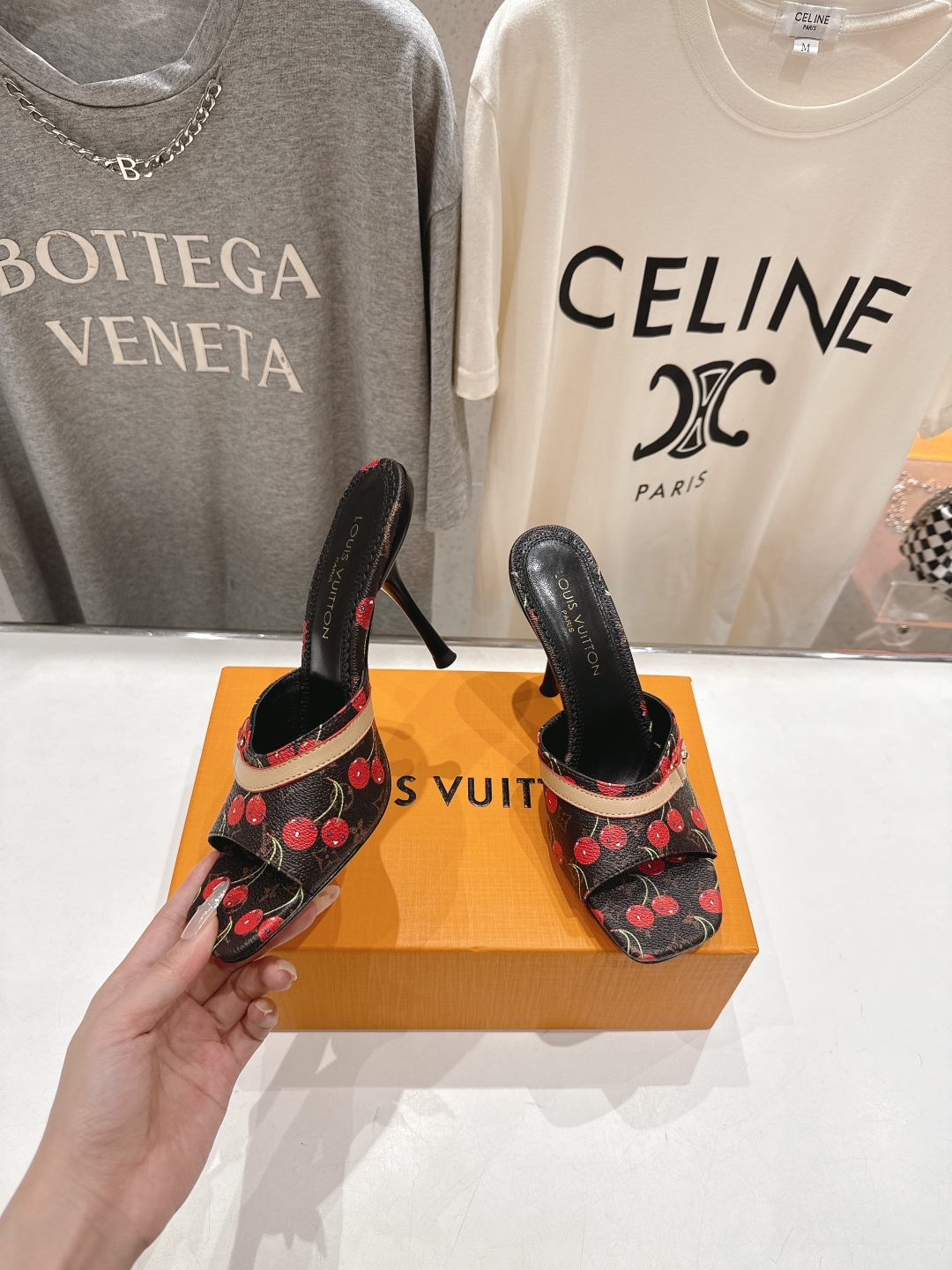 高版本出厂
  Louis Vuitton ss25 new arrival LV驴牌春夏新品系列高跟拖