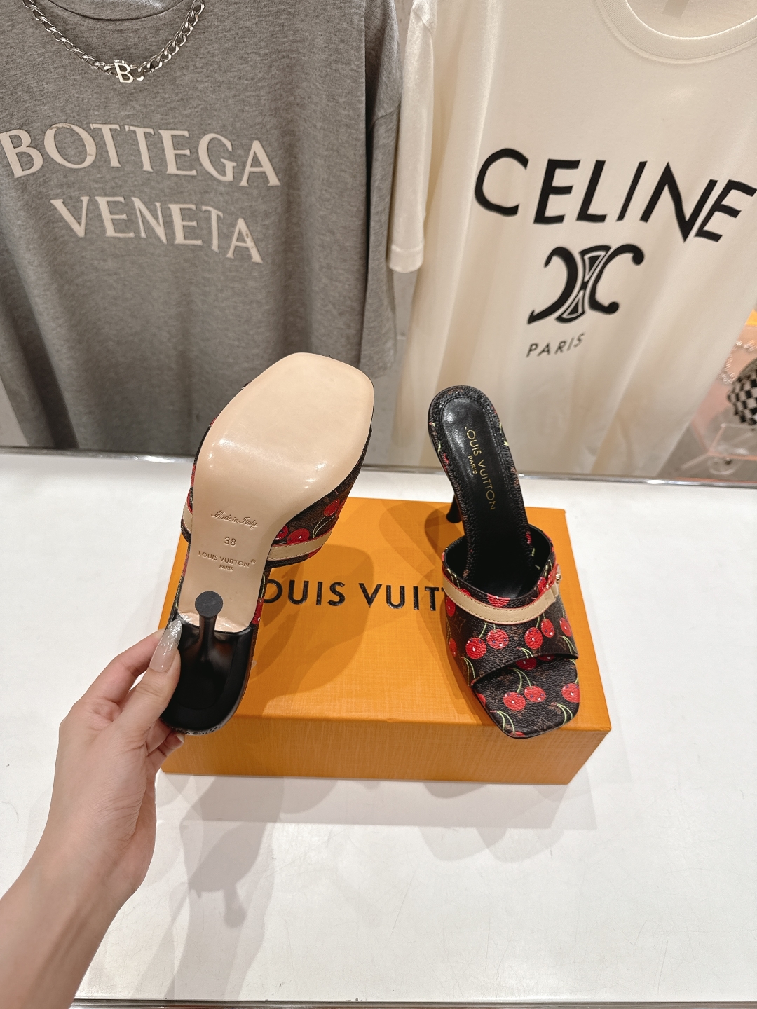 高版本出厂
  Louis Vuitton ss25 new arrival LV驴牌春夏新品系列高跟拖