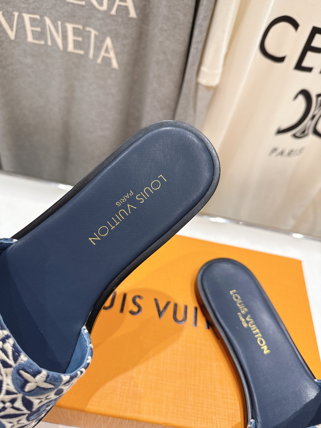 高版本出厂
  Louis Vuitton ss25 new arrival LV驴牌春夏系列新款平底沙
