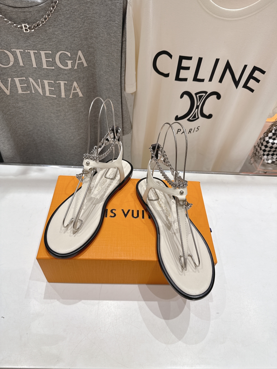 高版本出厂
  Louis Vuitton ss25 new arrival LV驴牌春夏系列新款平底夹