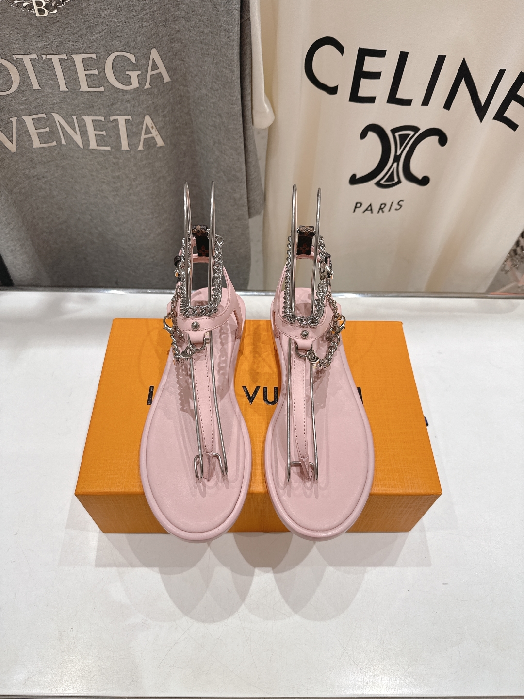 高版本出厂
  Louis Vuitton ss25 new arrival LV驴牌春夏系列新款平底夹