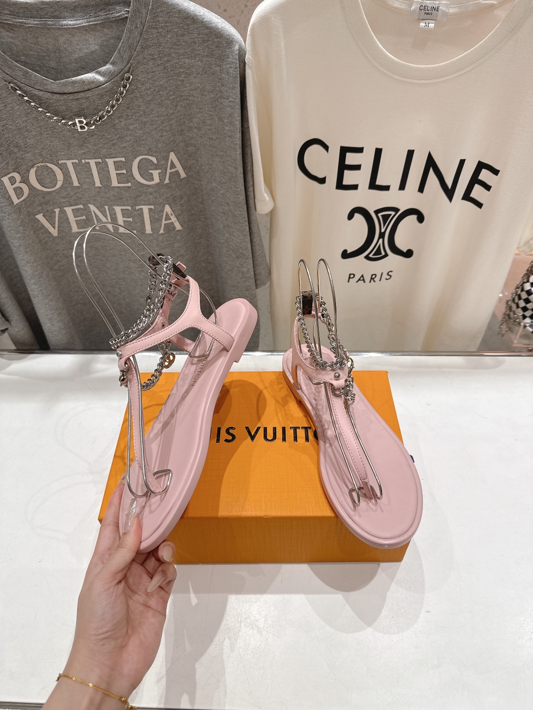 高版本出厂
  Louis Vuitton ss25 new arrival LV驴牌春夏系列新款平底夹