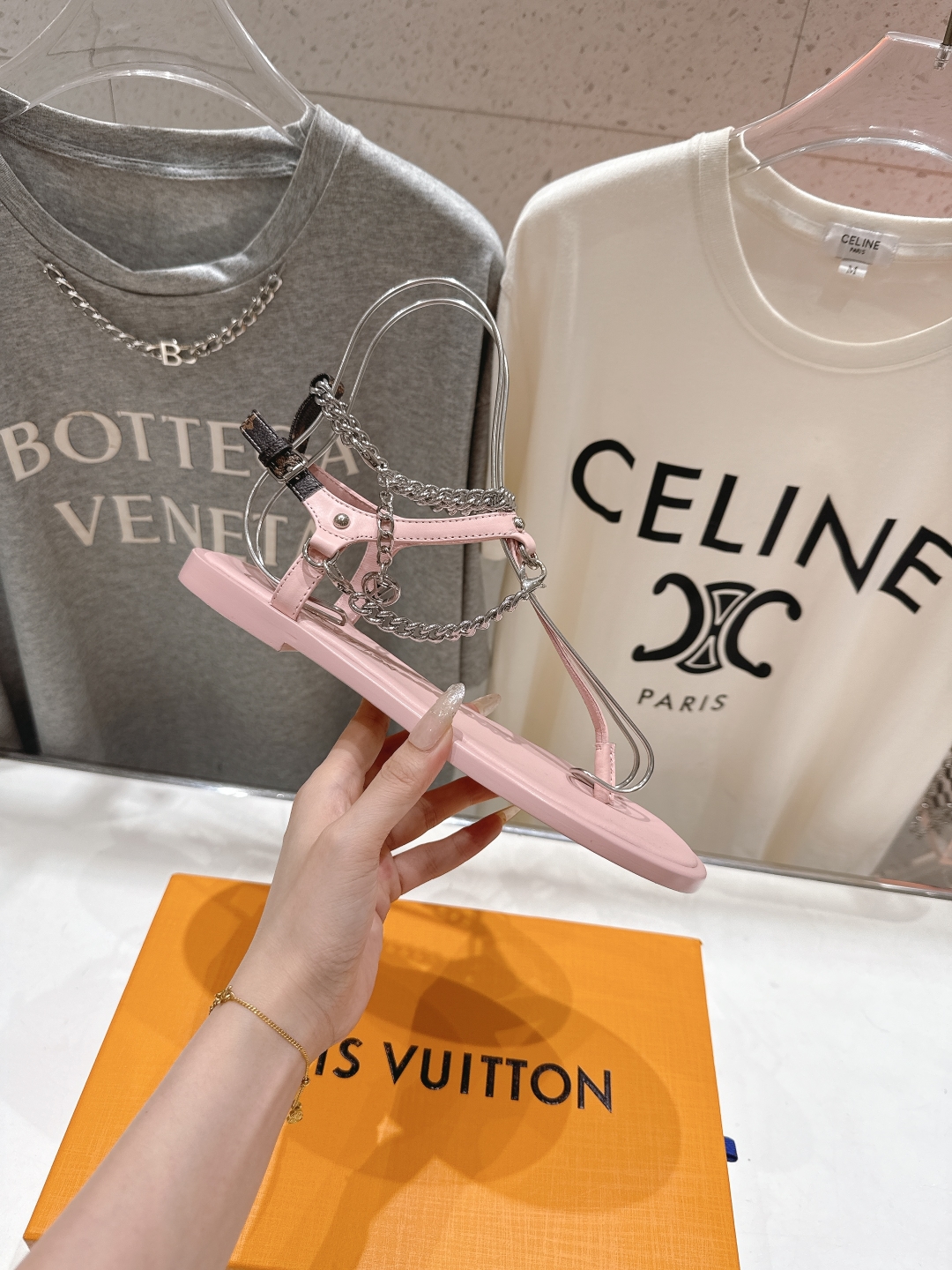 高版本出厂
  Louis Vuitton ss25 new arrival LV驴牌春夏系列新款平底夹