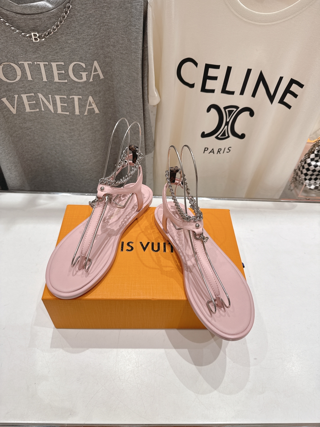 高版本出厂
  Louis Vuitton ss25 new arrival LV驴牌春夏系列新款平底夹