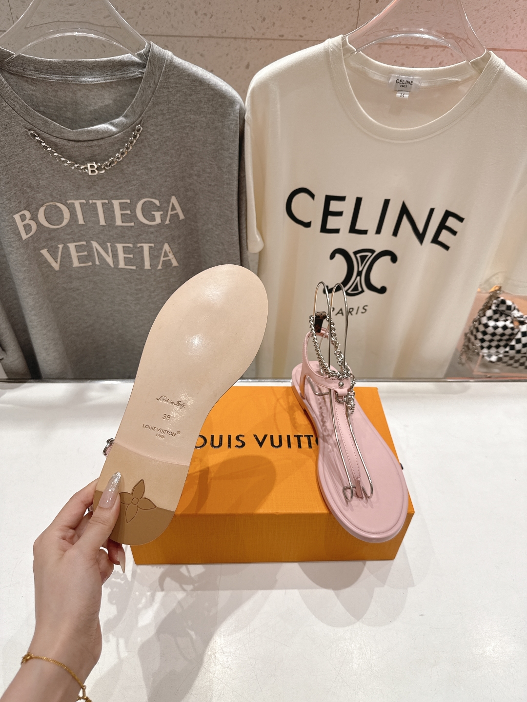 高版本出厂
  Louis Vuitton ss25 new arrival LV驴牌春夏系列新款平底夹