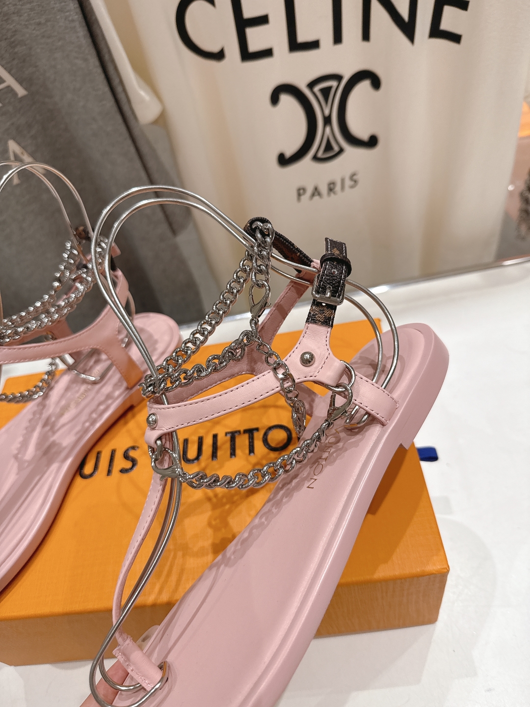 高版本出厂
  Louis Vuitton ss25 new arrival LV驴牌春夏系列新款平底夹