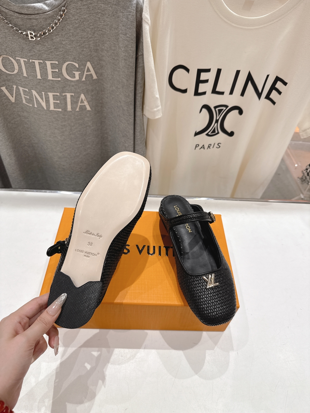 高版本出厂
  Louis Vuitton ss25 new arrival LV驴牌春夏系列玛丽珍平底