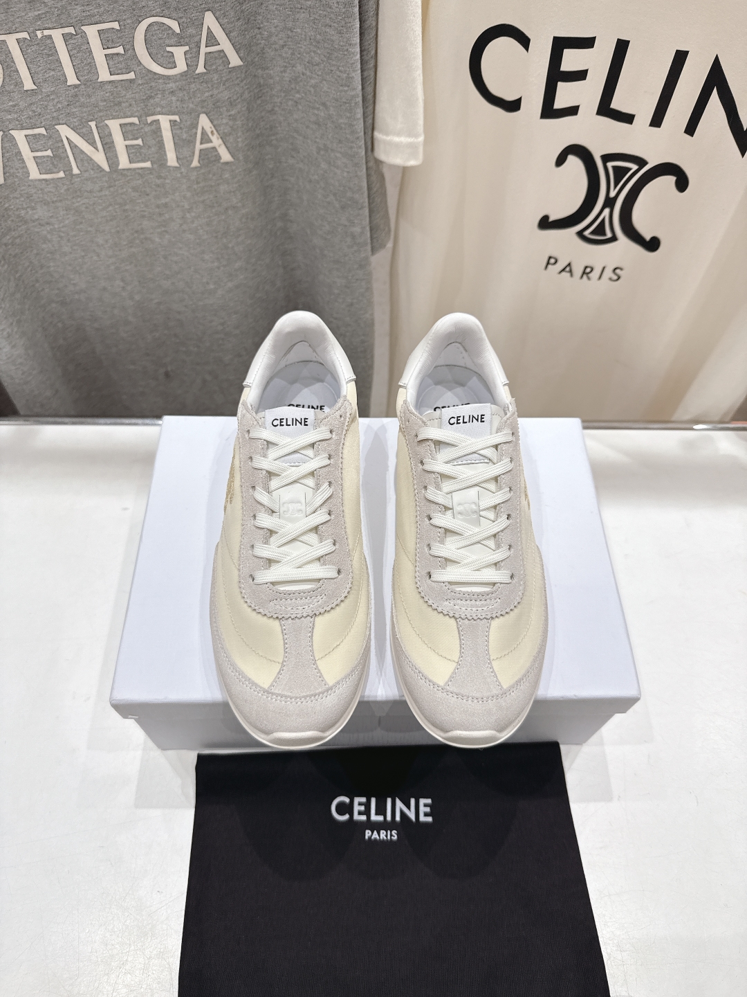 高版本出厂  
 CELINE*思琳赛琳 2025ss新款徽标系带休闲运动鞋轻便跑步鞋 小白鞋
简单舒服