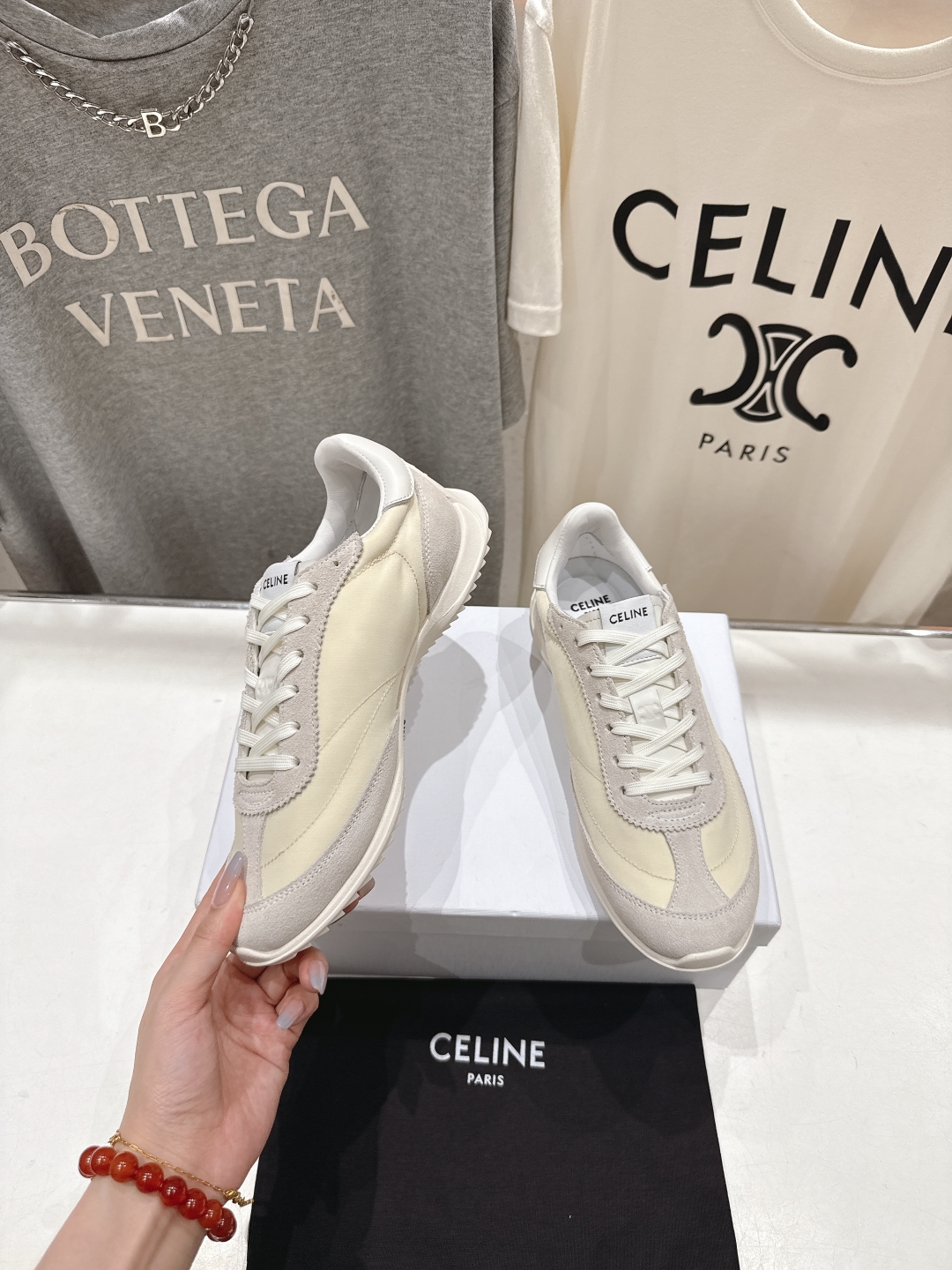 高版本出厂  
 CELINE*思琳赛琳 2025ss新款徽标系带休闲运动鞋轻便跑步鞋 小白鞋
简单舒服