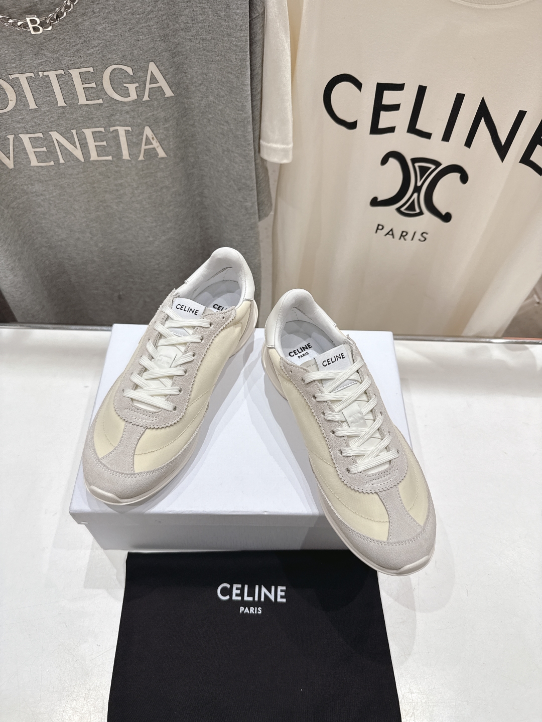 高版本出厂  
 CELINE*思琳赛琳 2025ss新款徽标系带休闲运动鞋轻便跑步鞋 小白鞋
简单舒服