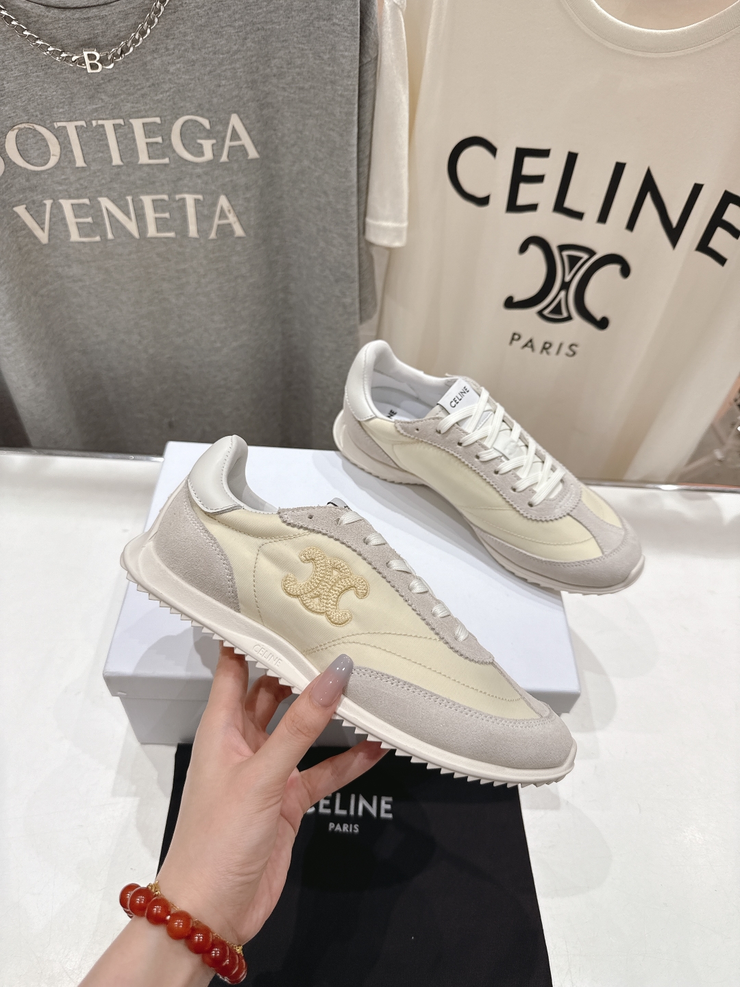 高版本出厂  
 CELINE*思琳赛琳 2025ss新款徽标系带休闲运动鞋轻便跑步鞋 小白鞋
简单舒服