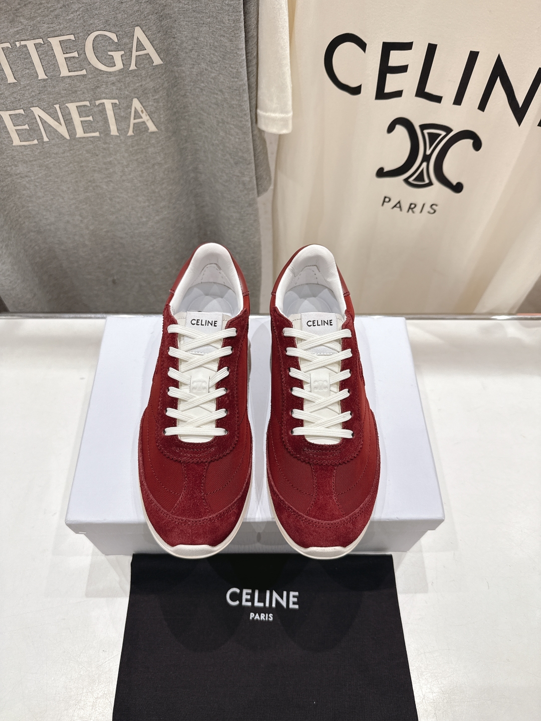 高版本出厂  
 CELINE*思琳赛琳 2025ss新款徽标系带休闲运动鞋轻便跑步鞋 小白鞋
简单舒服