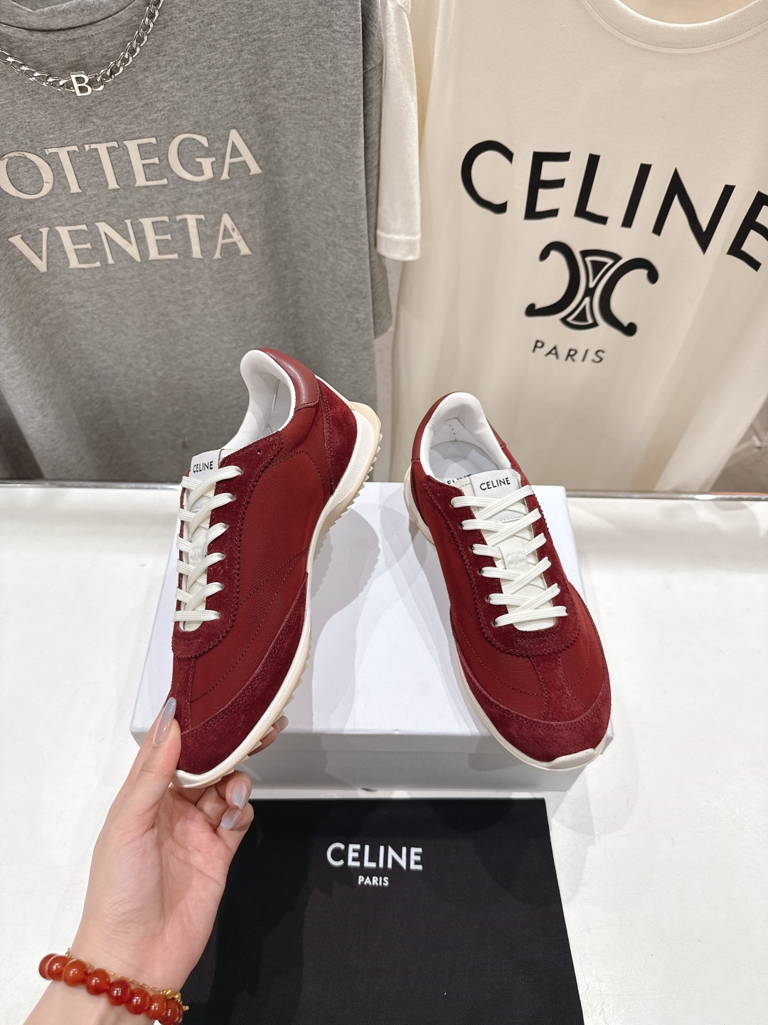 高版本出厂  
 CELINE*思琳赛琳 2025ss新款徽标系带休闲运动鞋轻便跑步鞋 小白鞋
简单舒服