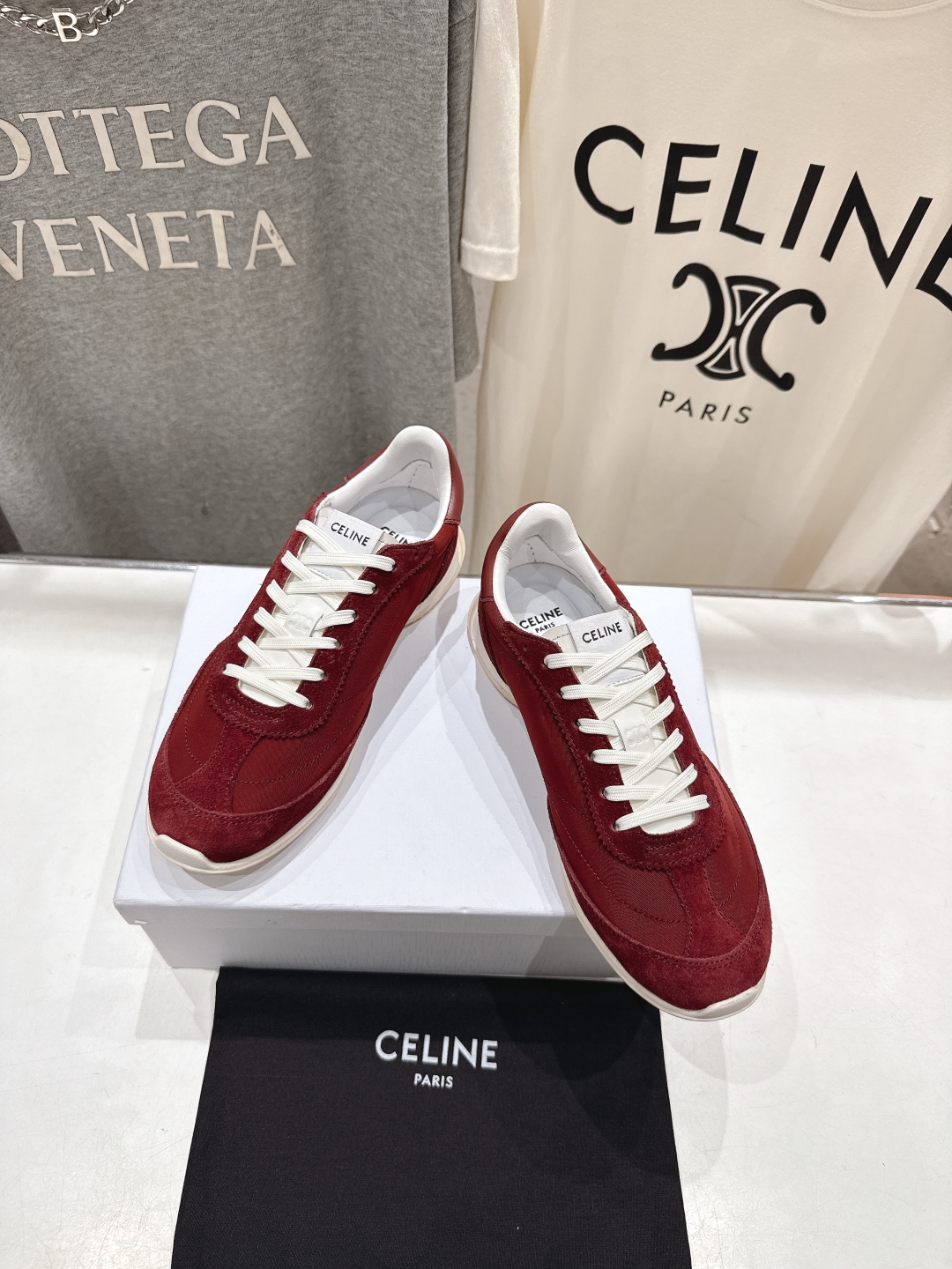 高版本出厂  
 CELINE*思琳赛琳 2025ss新款徽标系带休闲运动鞋轻便跑步鞋 小白鞋
简单舒服