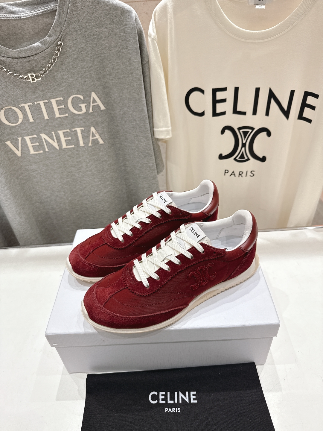 高版本出厂  
 CELINE*思琳赛琳 2025ss新款徽标系带休闲运动鞋轻便跑步鞋 小白鞋
简单舒服