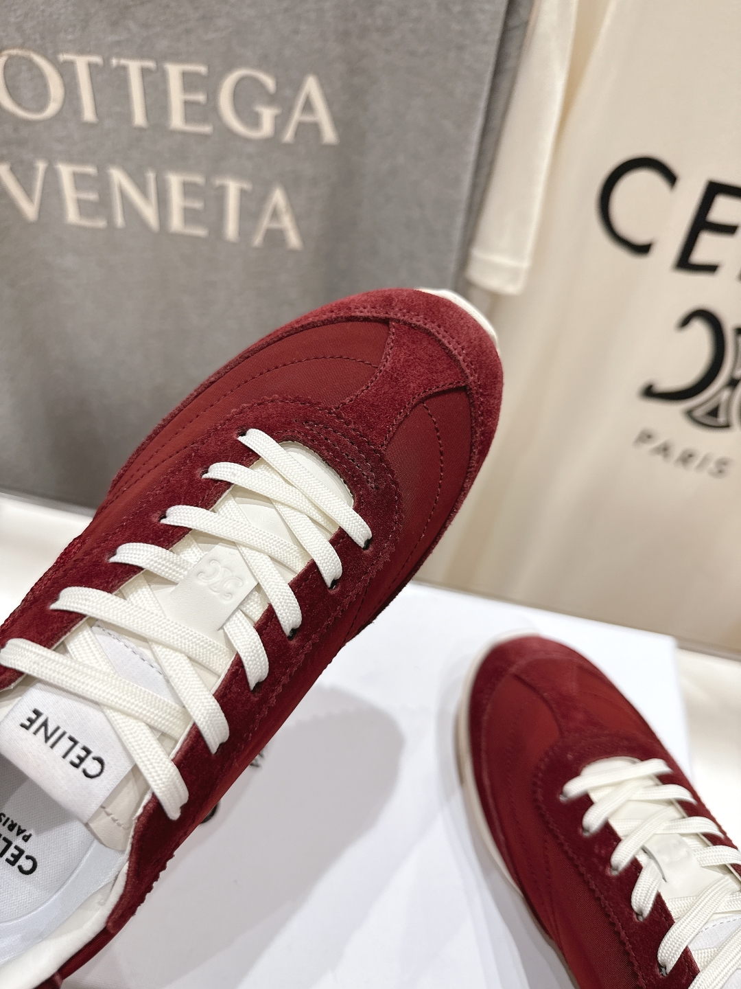 高版本出厂  
 CELINE*思琳赛琳 2025ss新款徽标系带休闲运动鞋轻便跑步鞋 小白鞋
简单舒服