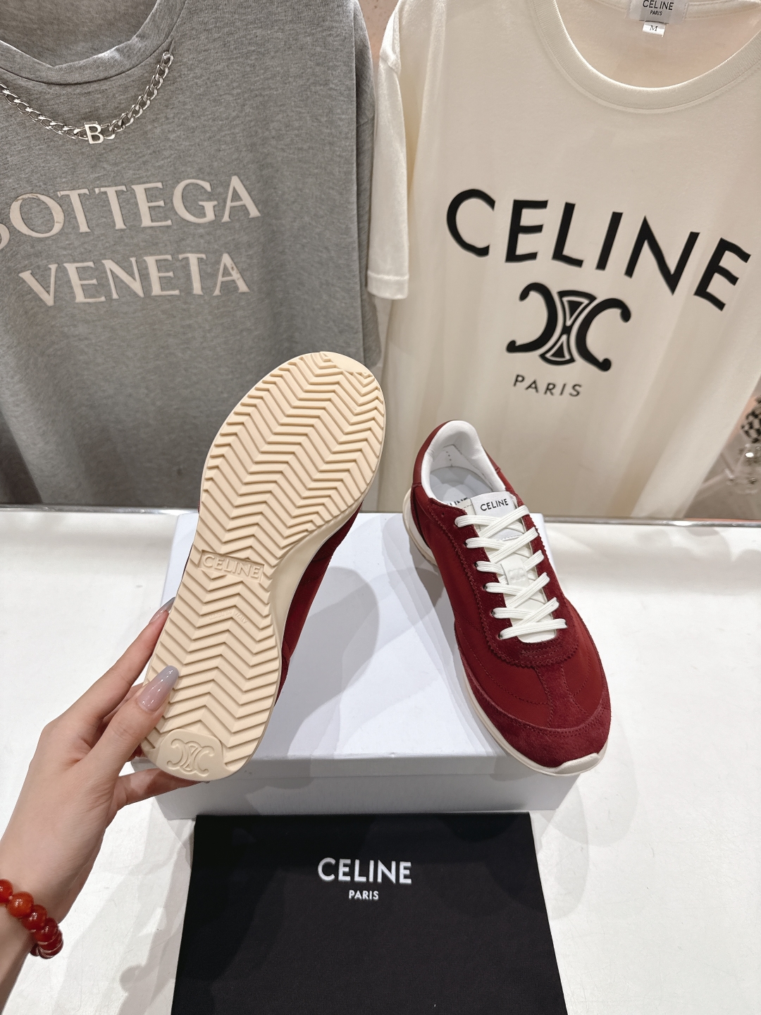 高版本出厂  
 CELINE*思琳赛琳 2025ss新款徽标系带休闲运动鞋轻便跑步鞋 小白鞋
简单舒服