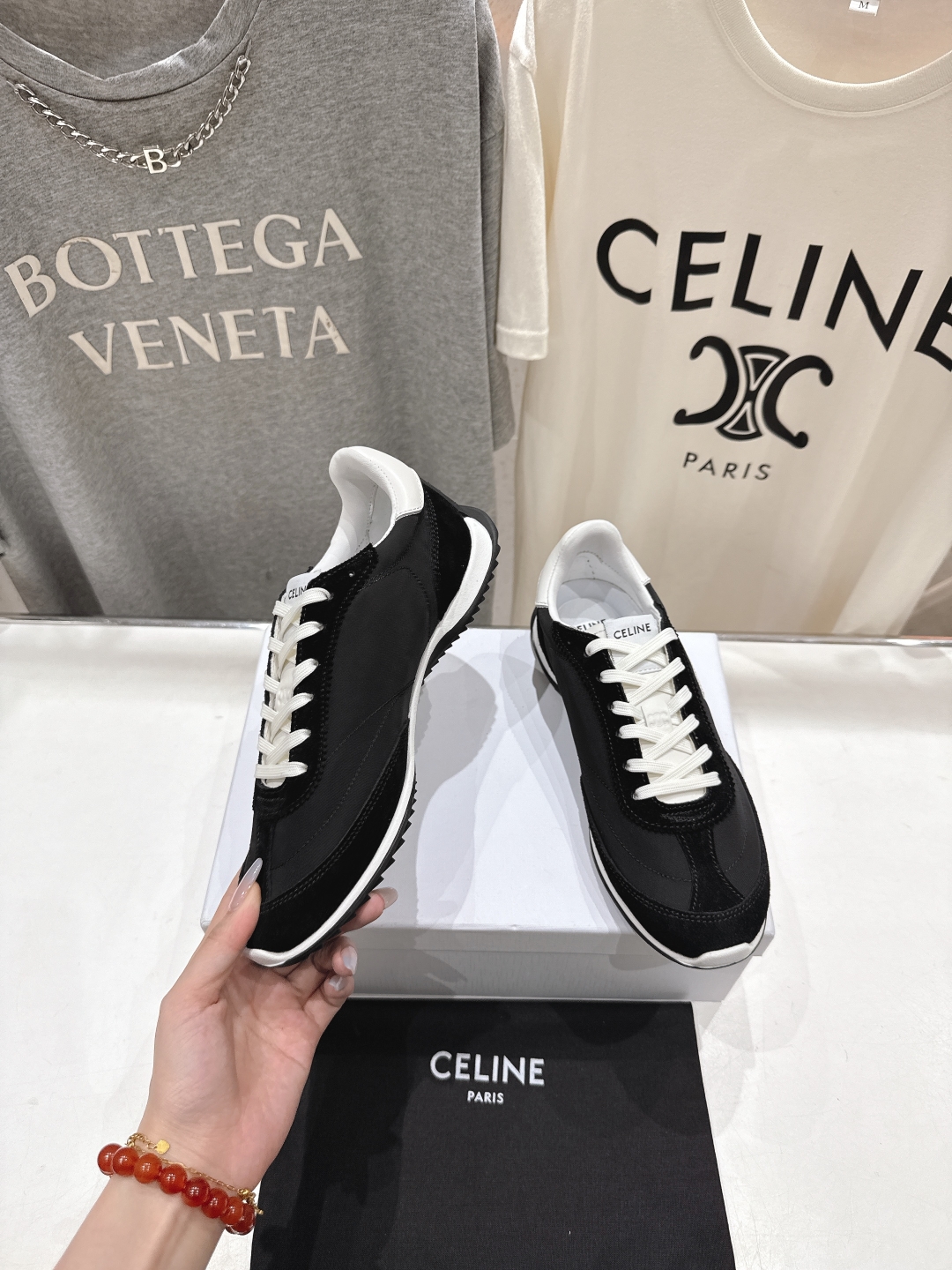高版本出厂  
 CELINE*思琳赛琳 2025ss新款徽标系带休闲运动鞋轻便跑步鞋 小白鞋
简单舒服