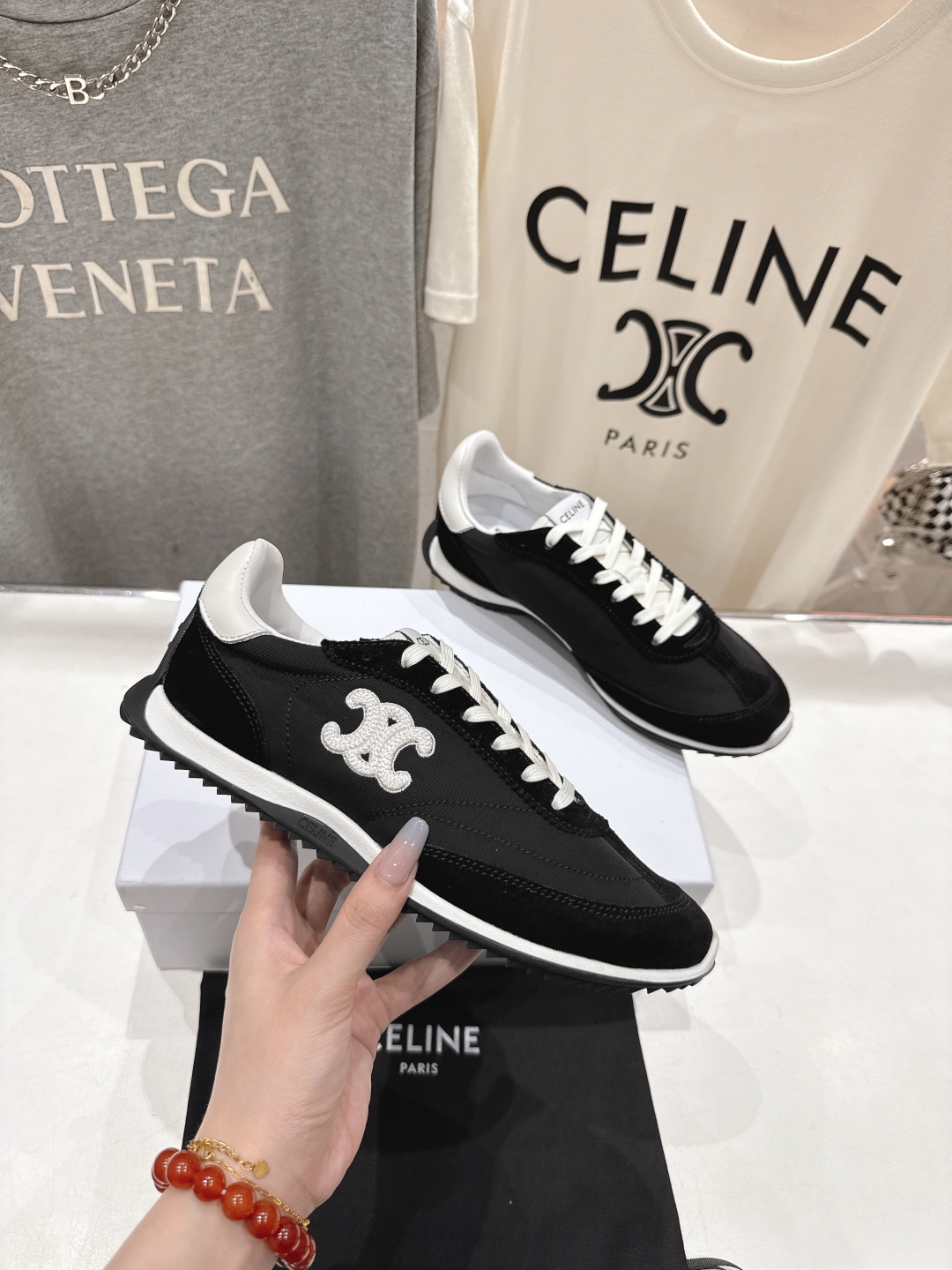 高版本出厂  
 CELINE*思琳赛琳 2025ss新款徽标系带休闲运动鞋轻便跑步鞋 小白鞋
简单舒服