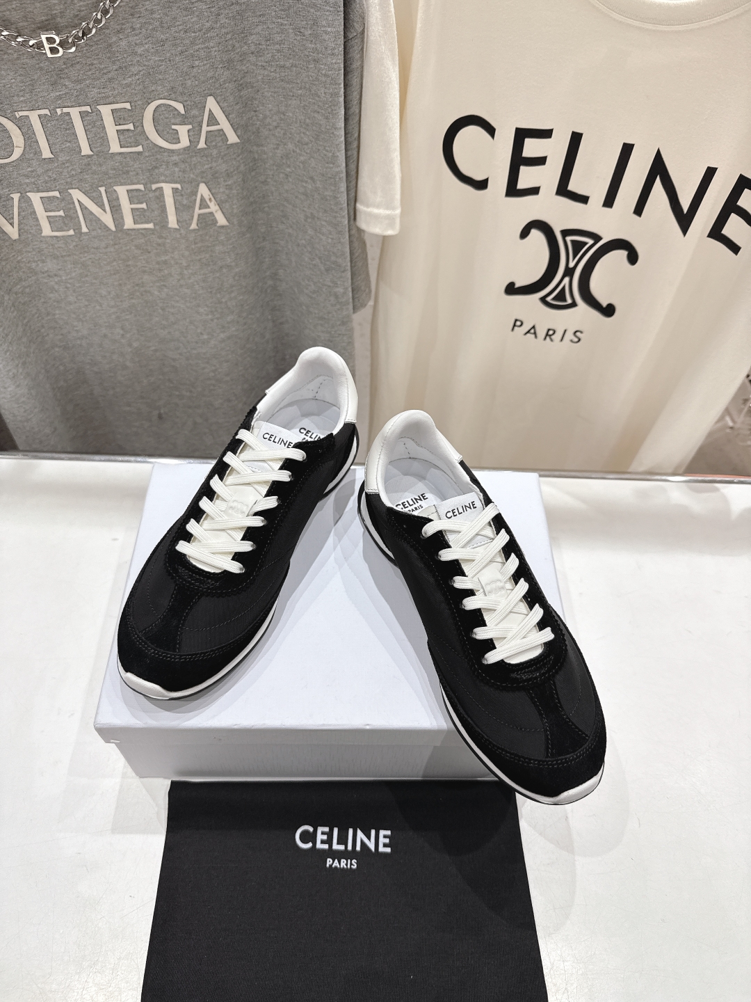 高版本出厂  
 CELINE*思琳赛琳 2025ss新款徽标系带休闲运动鞋轻便跑步鞋 小白鞋
简单舒服
