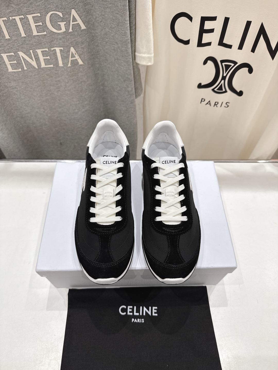 高版本出厂  
 CELINE*思琳赛琳 2025ss新款徽标系带休闲运动鞋轻便跑步鞋 小白鞋
简单舒服