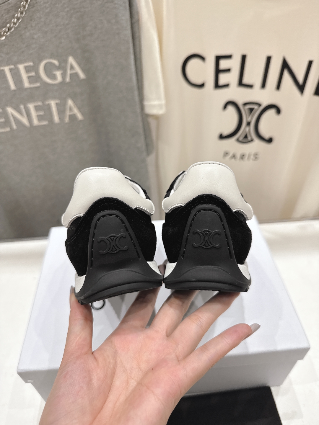 高版本出厂  
 CELINE*思琳赛琳 2025ss新款徽标系带休闲运动鞋轻便跑步鞋 小白鞋
简单舒服