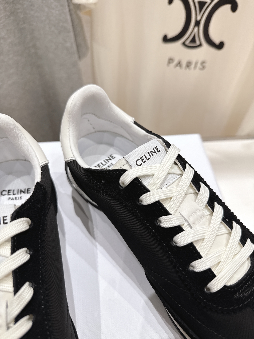高版本出厂  
 CELINE*思琳赛琳 2025ss新款徽标系带休闲运动鞋轻便跑步鞋 小白鞋
简单舒服
