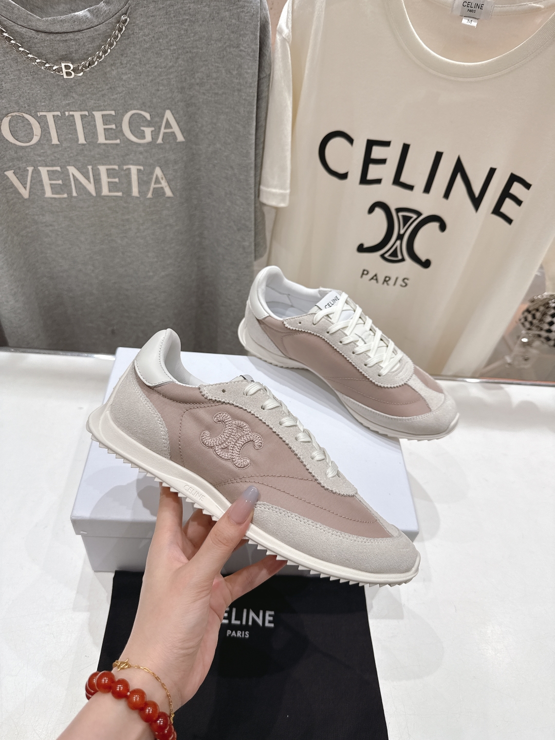 高版本出厂  
 CELINE*思琳赛琳 2025ss新款徽标系带休闲运动鞋轻便跑步鞋 小白鞋
简单舒服