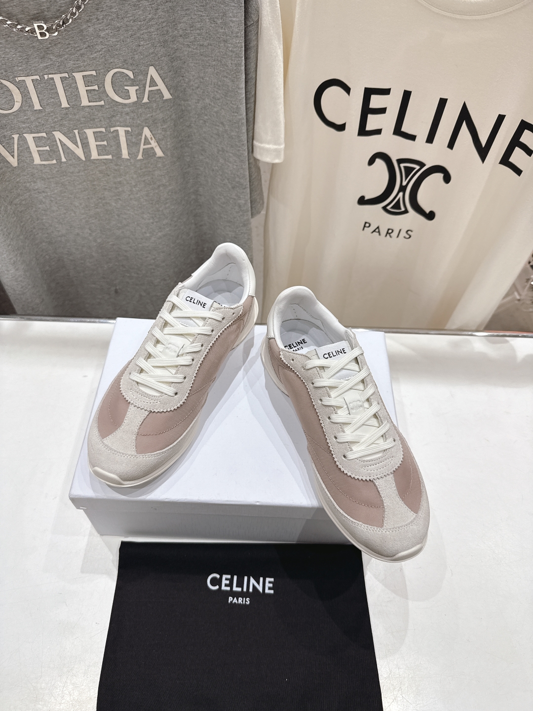 高版本出厂  
 CELINE*思琳赛琳 2025ss新款徽标系带休闲运动鞋轻便跑步鞋 小白鞋
简单舒服