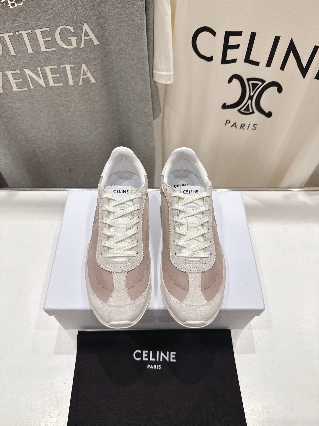 高版本出厂  
 CELINE*思琳赛琳 2025ss新款徽标系带休闲运动鞋轻便跑步鞋 小白鞋
简单舒服
