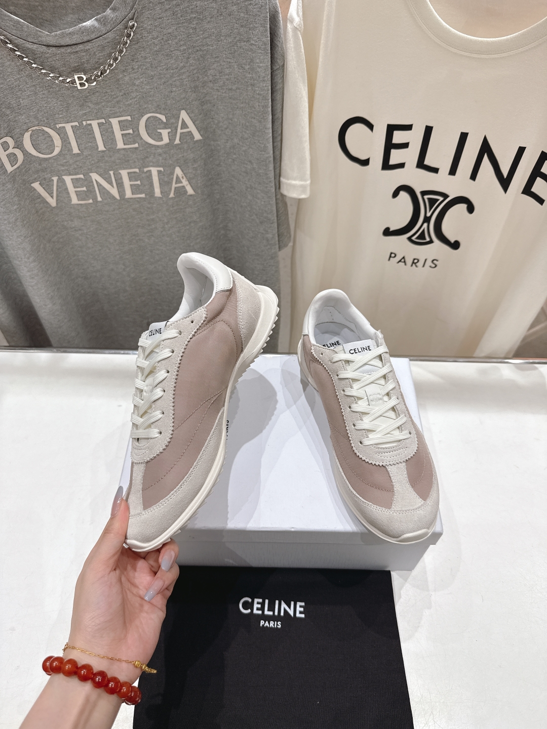高版本出厂  
 CELINE*思琳赛琳 2025ss新款徽标系带休闲运动鞋轻便跑步鞋 小白鞋
简单舒服
